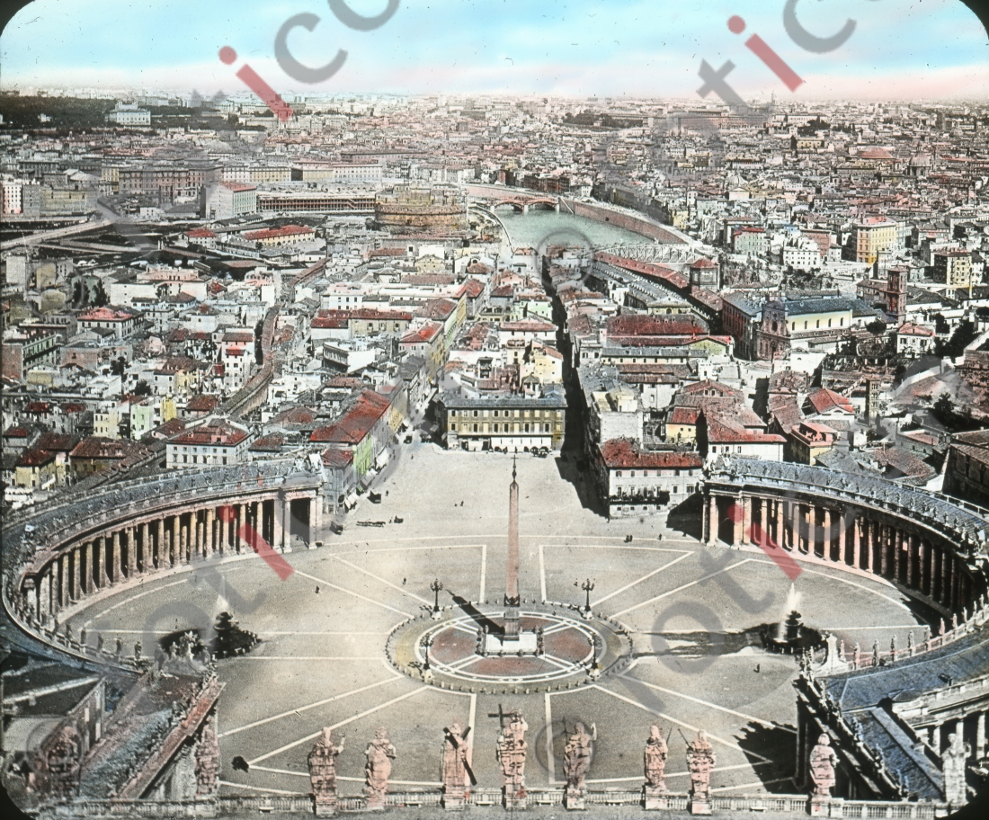 Blick über den Petersplatz auf Rom | Overlooking St. Peter&#039;s Square to Rome - Foto foticon-simon-150-012.jpg | foticon.de - Bilddatenbank für Motive aus Geschichte und Kultur